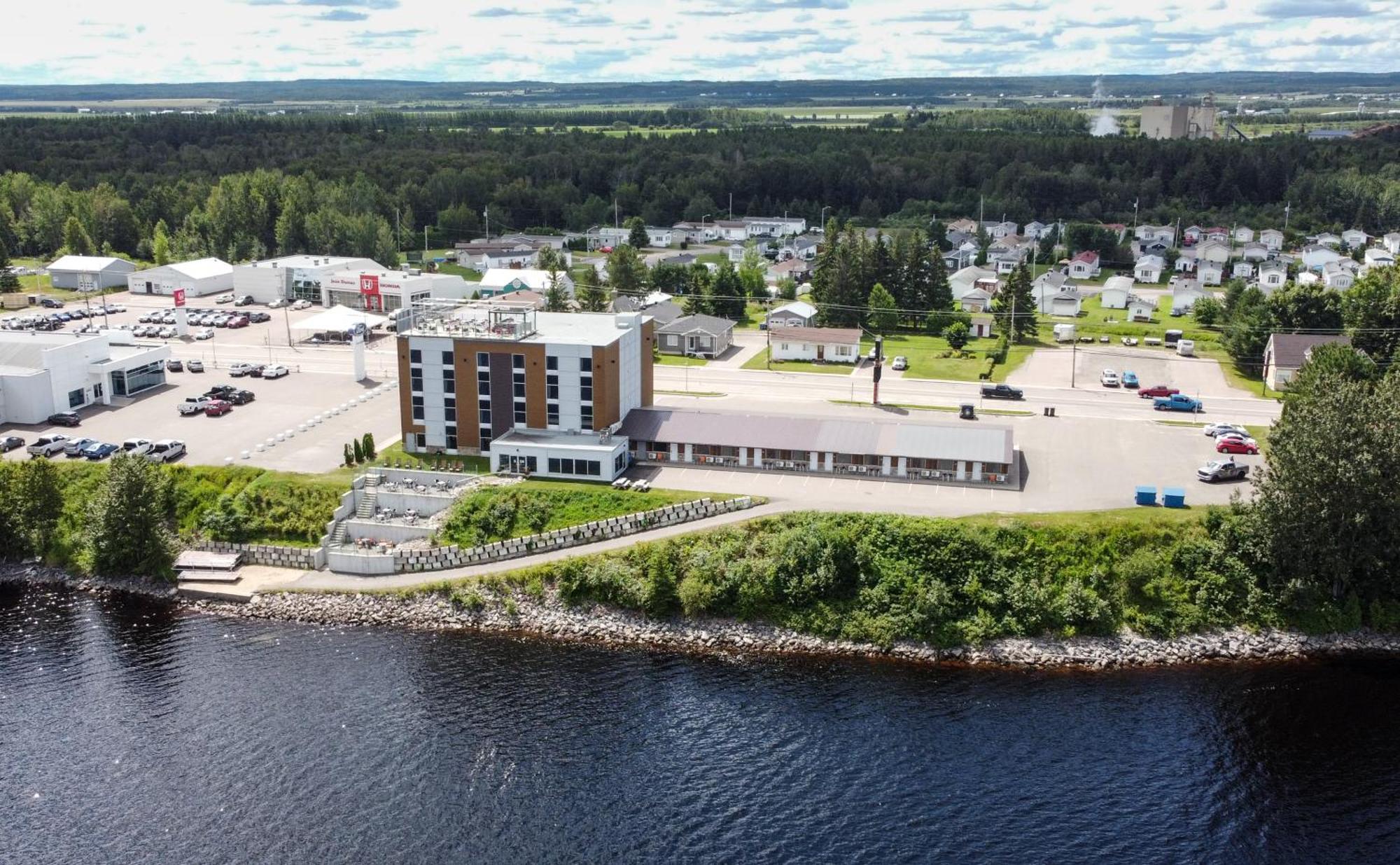 Hotel De La Borealie Saint-Félicien Eksteriør bilde